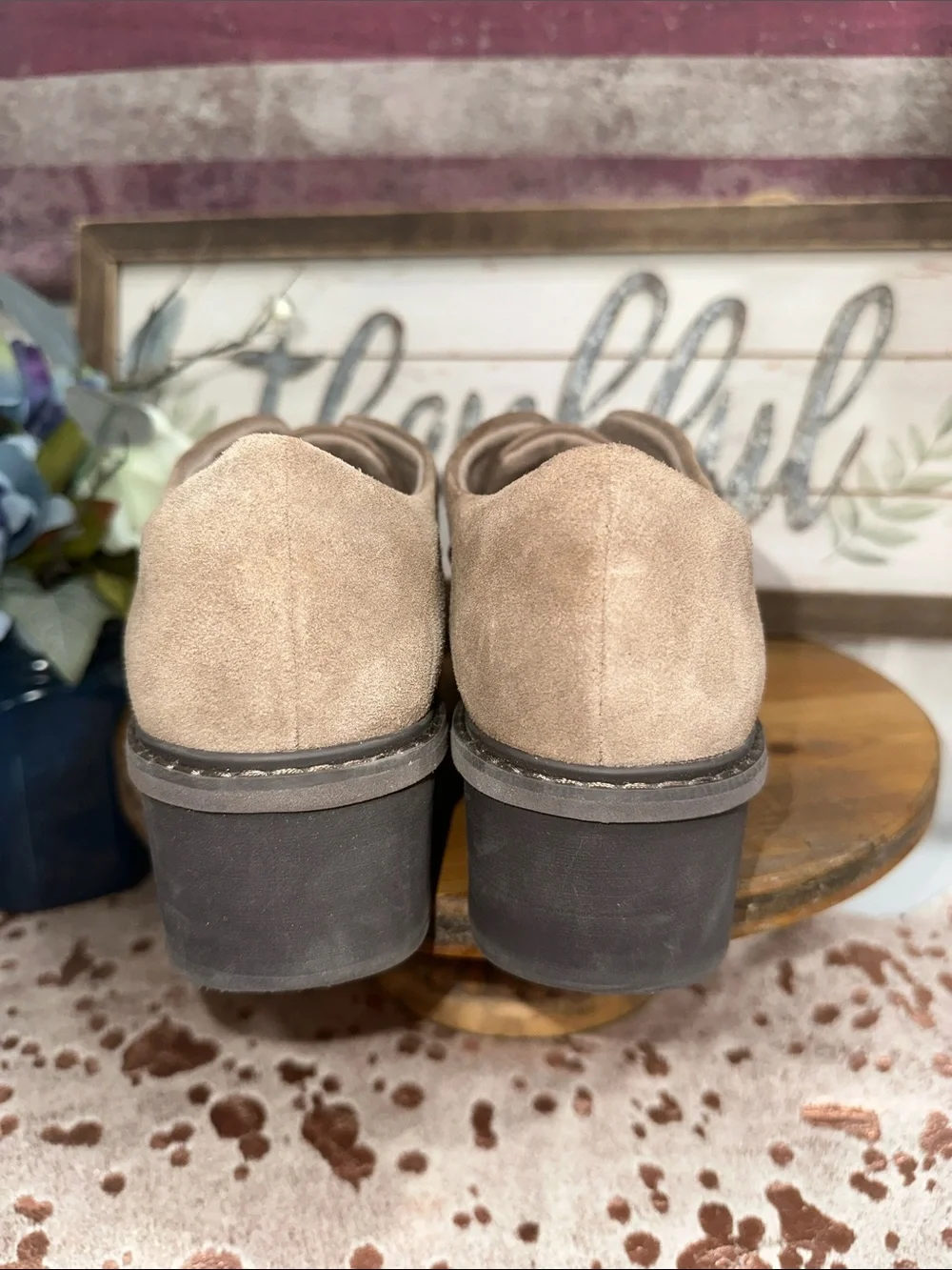 Clarks suede slip